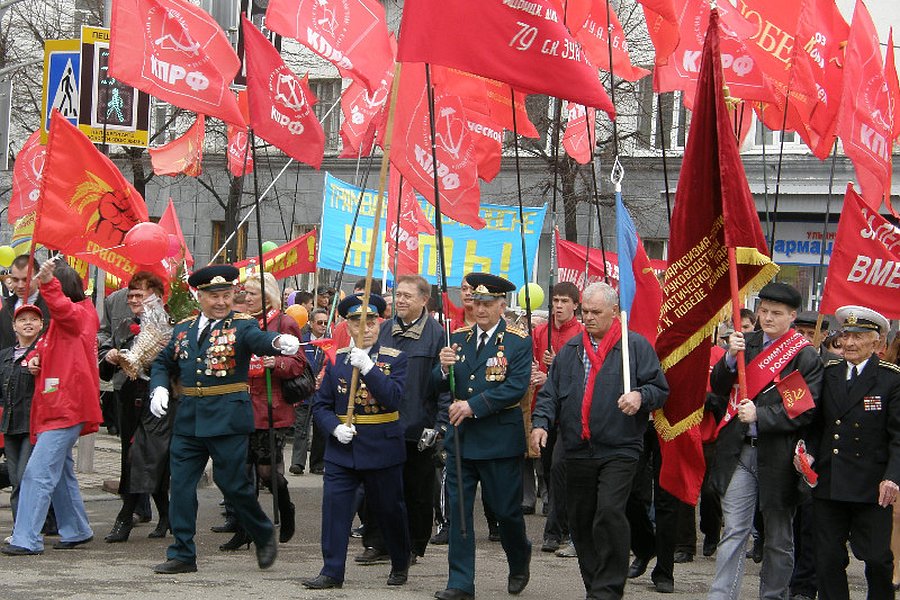 1 мая 2015 г. Ульяновский областной комитет КПРФ организовал демонстрацию и митинг посвященные Дню международной солидарности трудящихся, в которых участвовал Синельщиков
