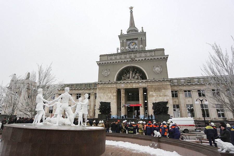 В КПРФ предлагают провести в Госдуме в начале весенней сессии слушания в связи с терактом в Волгограде, приводит мнения депутатов-коммунистов С.П. Обухова, В.Г. Соловьева и Ю.П. Синельщикова информационное агентство 