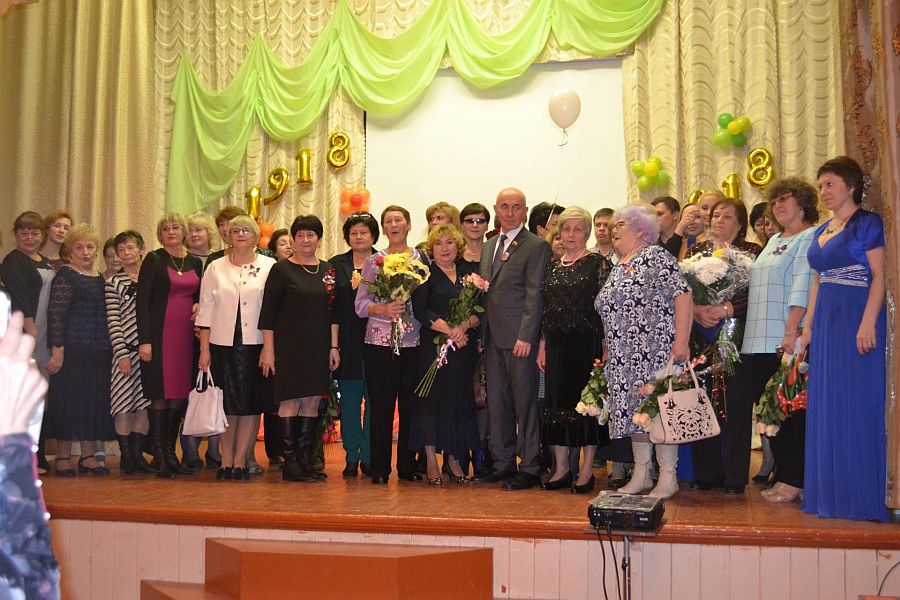 Синельщиков Ю.П. поздравил со 100-летним юбилеем родную школу