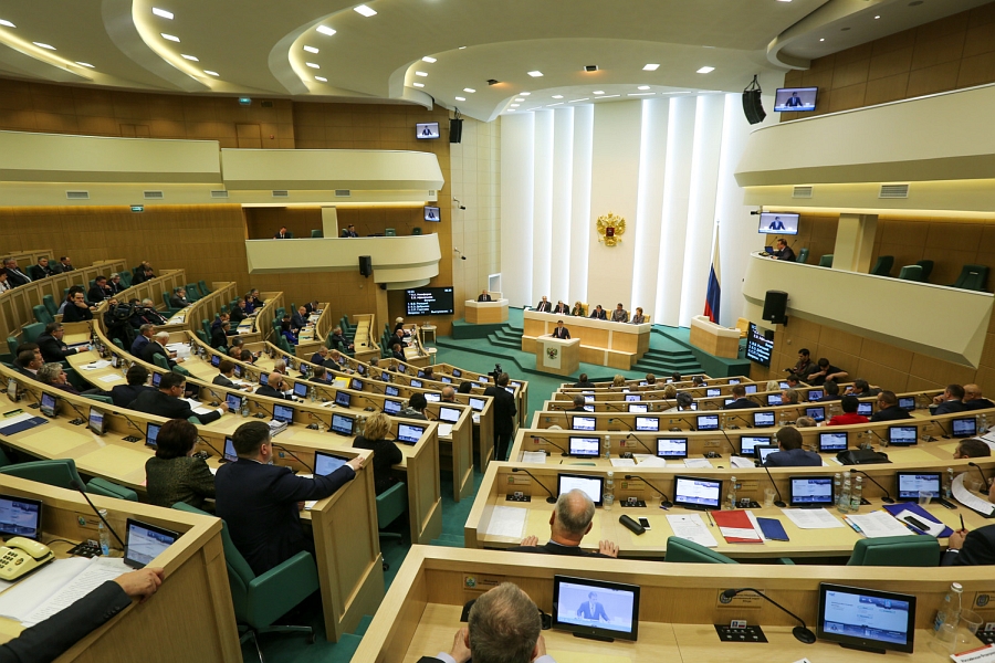 12 февраля 2014 г. на «правительственном часе» в Госдуме выступил депутат фракции КПРФ Ю.П. Синельщиков